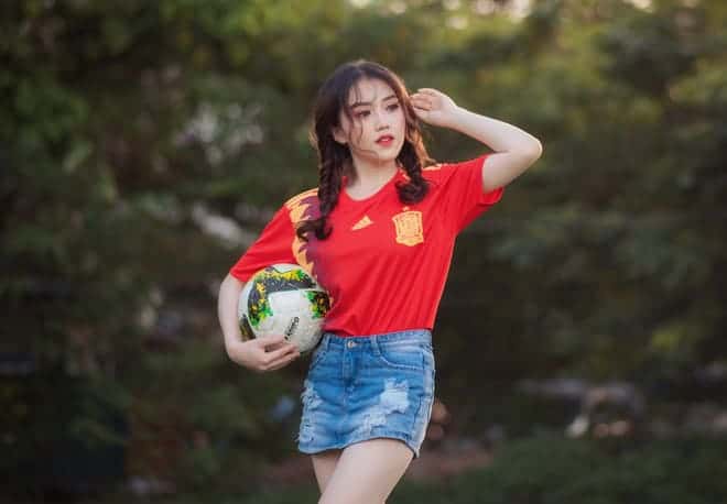 Áo bóng đá cho nữ mang lại sự thoải mái tự tin trên sân cỏ